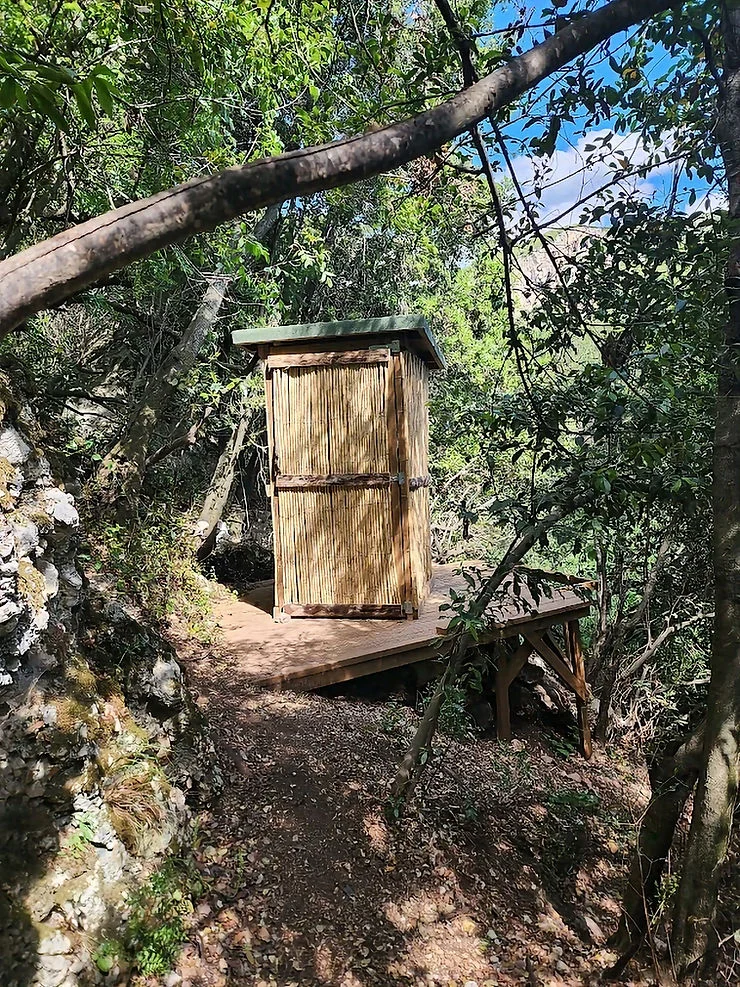 bush toulet on the climbing trail