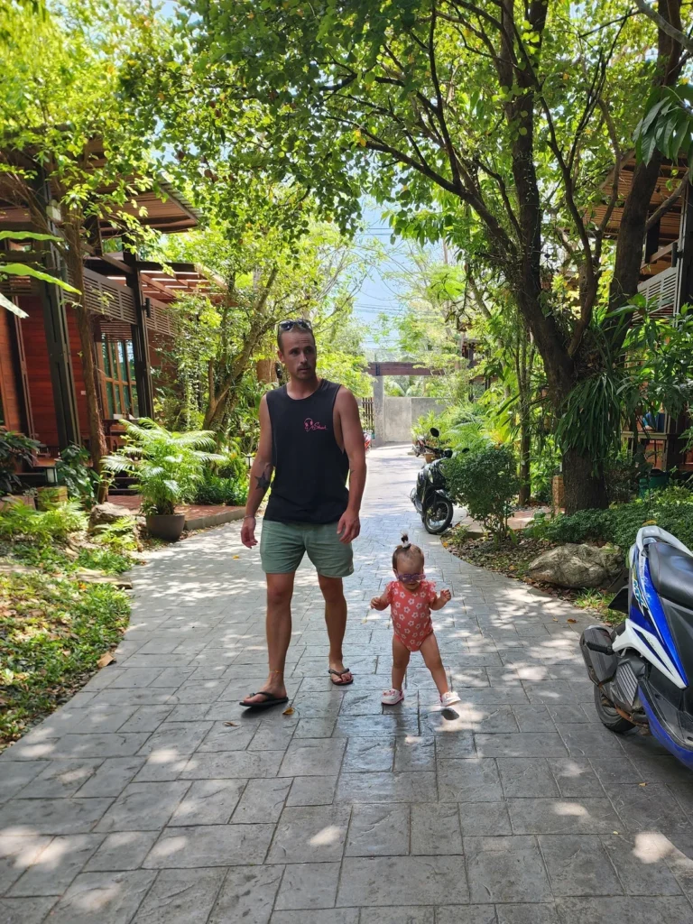 13e465 2527102e1bc94741a1a481157ff911fdmv2 768x1024