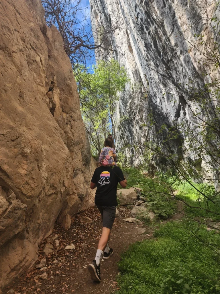 Dad and daughter hiking through the mountains of Çitibi, Geyikbayırı, Türkiye
